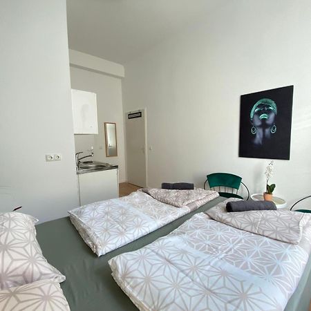 8 Fully Equipped Studio Shared Apt W Terrace Margareten Βιέννη Εξωτερικό φωτογραφία